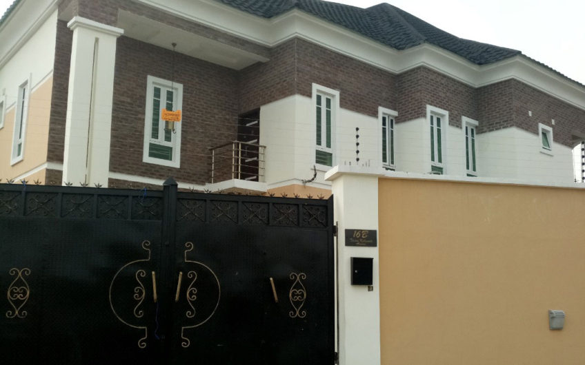 Four bedrooms twine duplex with bq at chevron drive