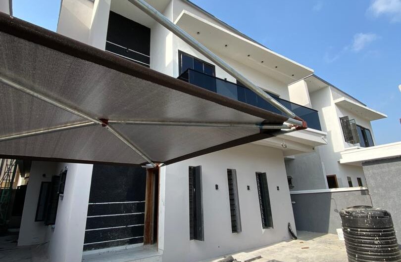 Fully detached 4bedroom with a bq at Chevron. Governors consent